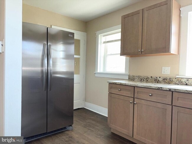 Building Photo - 26 Orchard St W