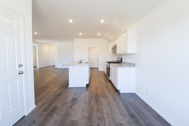 Building Photo - New Build 3 Bedroom Home Available For Immediate Move In!! Robninson Ranch