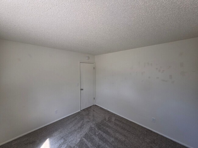 Building Photo - 3885 N Fanning Dr