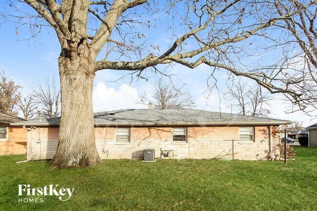 Building Photo - 336 Wayside Dr