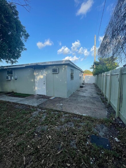 Building Photo - 17011 NW 33rd Ct
