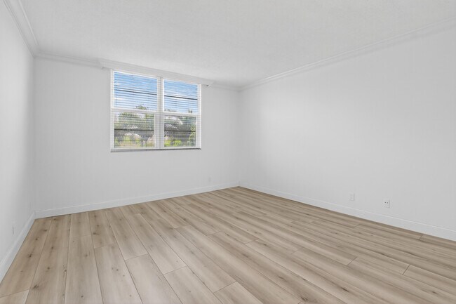 Building Photo - 2851 S Ocean Blvd