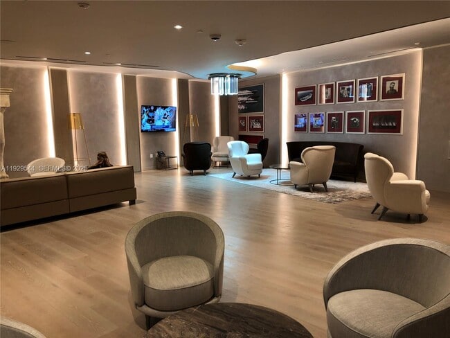 Building Photo - 1000 Brickell Plaza