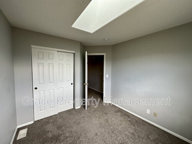 Building Photo - 1214 S Zeno Way