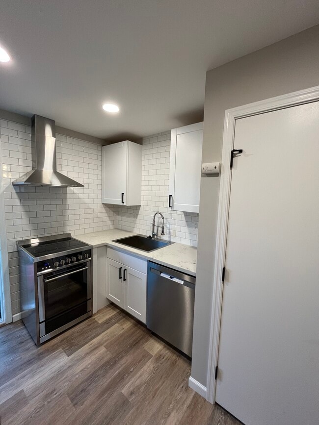 Primary Photo - The Catalina