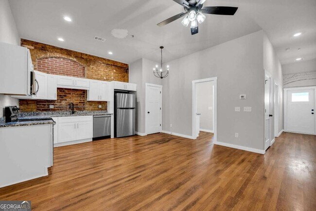 Building Photo - 86 S Forest Ave