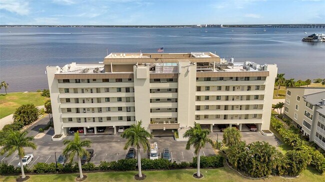Building Photo - 1500 Park Beach Cir