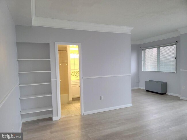 Building Photo - 2059 Huntington Ave