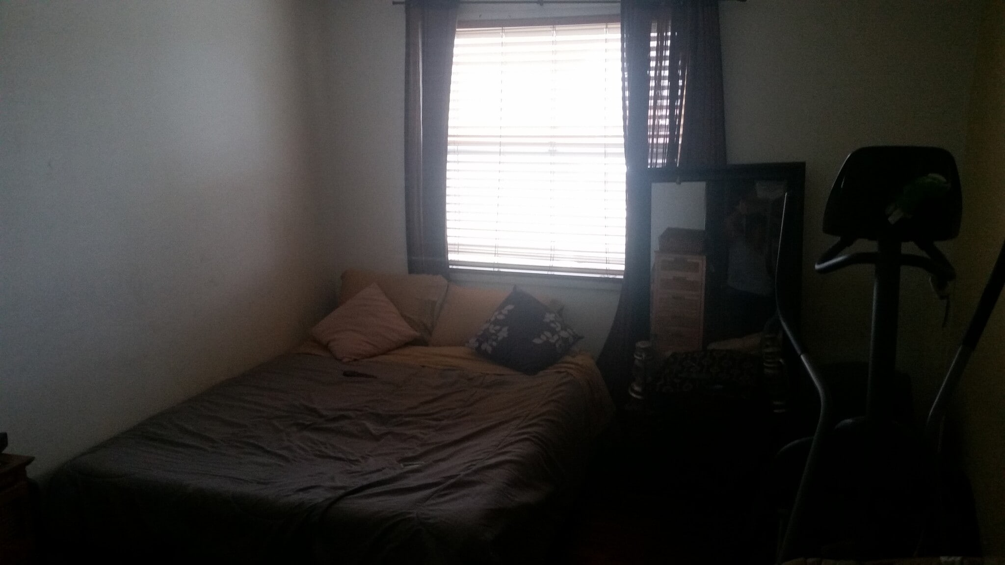 2nd largest bedroom - 3967 Ames St NE