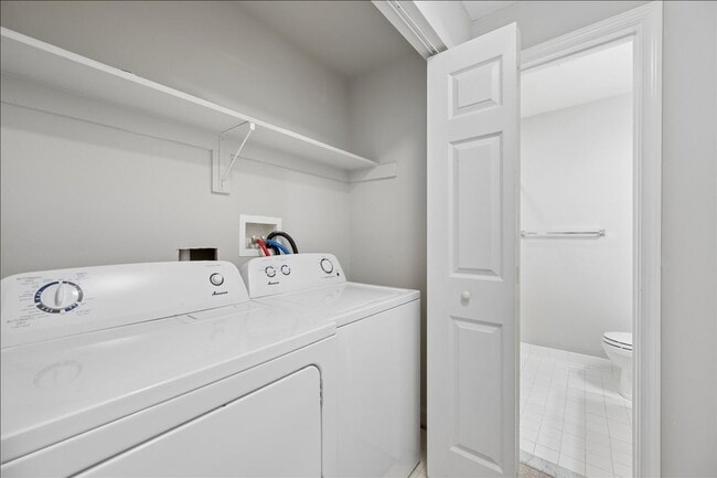 Building Photo - Premium Property in Mt Airy. Grab it while it's HOT