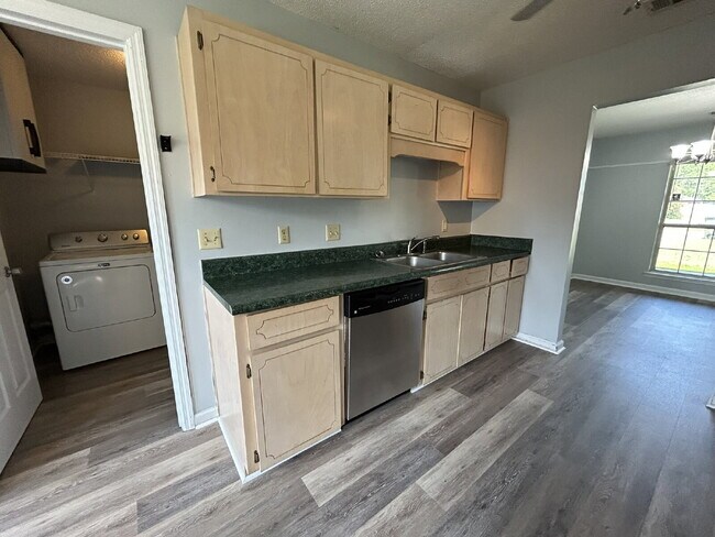 Building Photo - Home For Rent