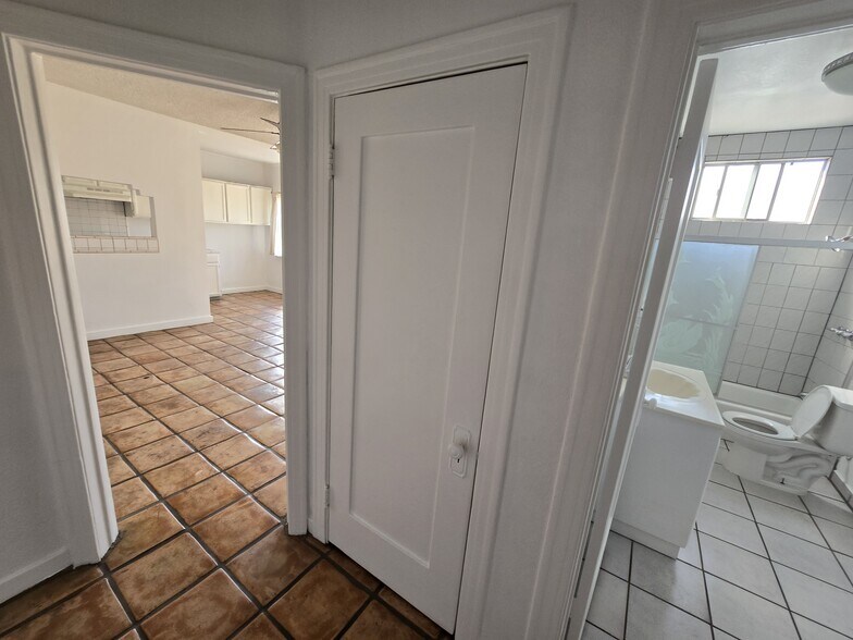 Apartment flows - 608 N St Andrews Pl