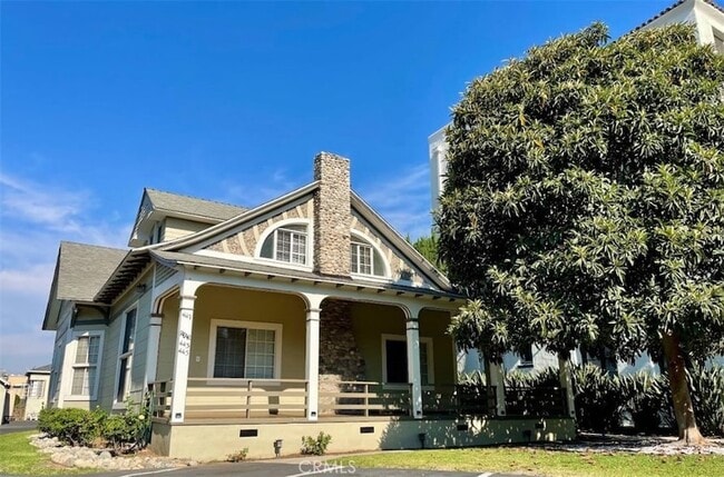 Building Photo - 447 N Raymond Ave