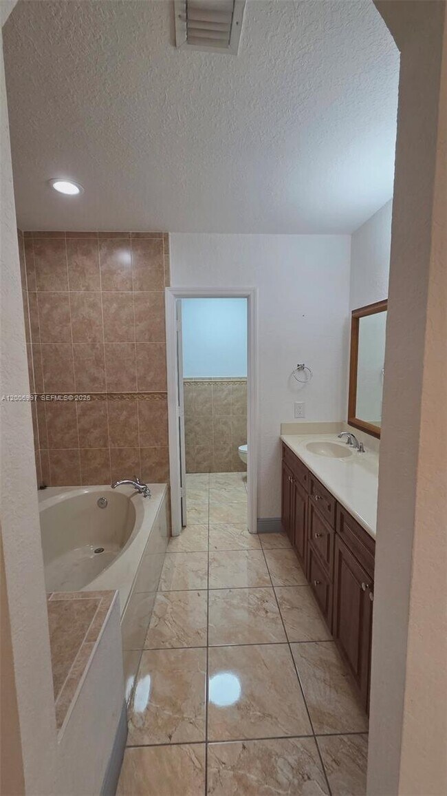 Building Photo - 3140 SW 142nd Ave