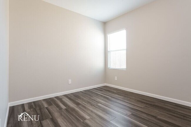 Building Photo - 1645 Braeburn Ln