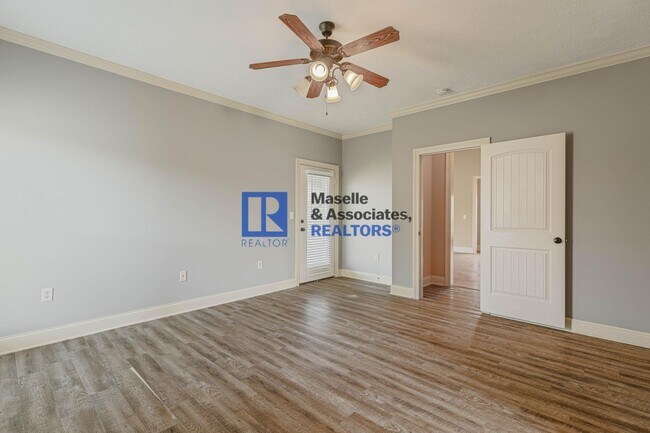 Building Photo - Beautiful 3 bedroom, 2 bathroom house in B...