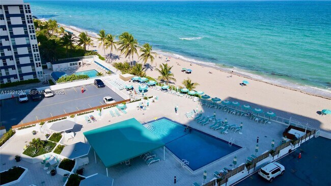 Building Photo - 3140 S Ocean Dr