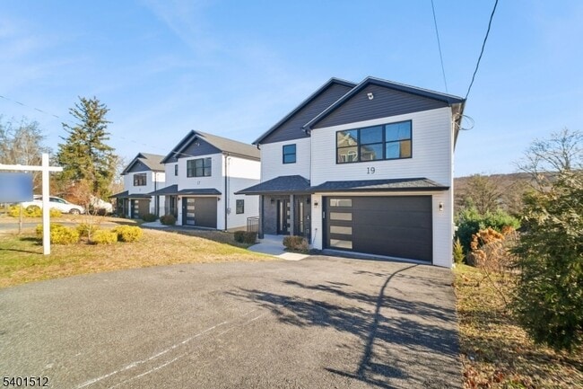 Building Photo - 19 Mountain Ave