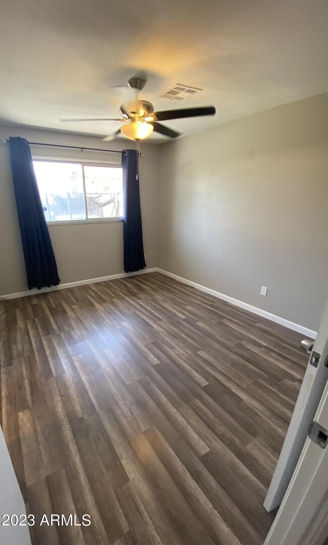 Building Photo - 4627 W Rose Ln