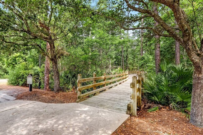 Building Photo - 3/2 with amazing community amenities!