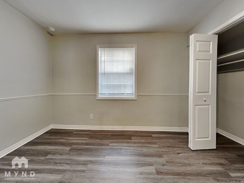 Building Photo - 6824 Gaillardia Rd S