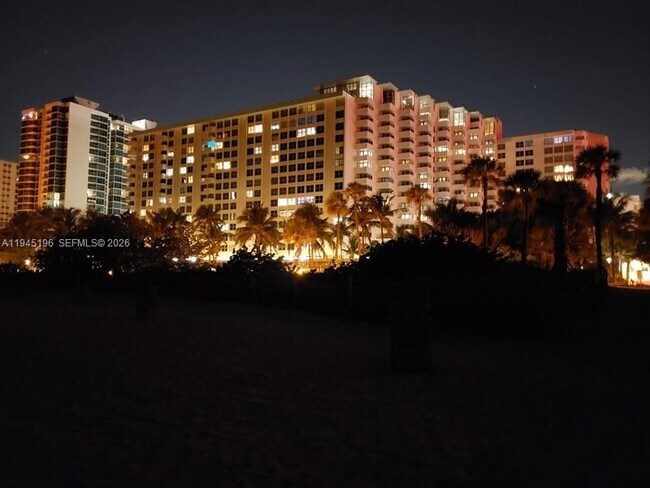 Building Photo - 2899 Collins Ave