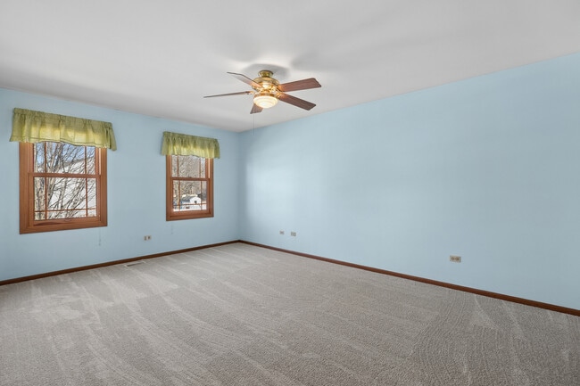 Building Photo - 5573 Barnwood Dr