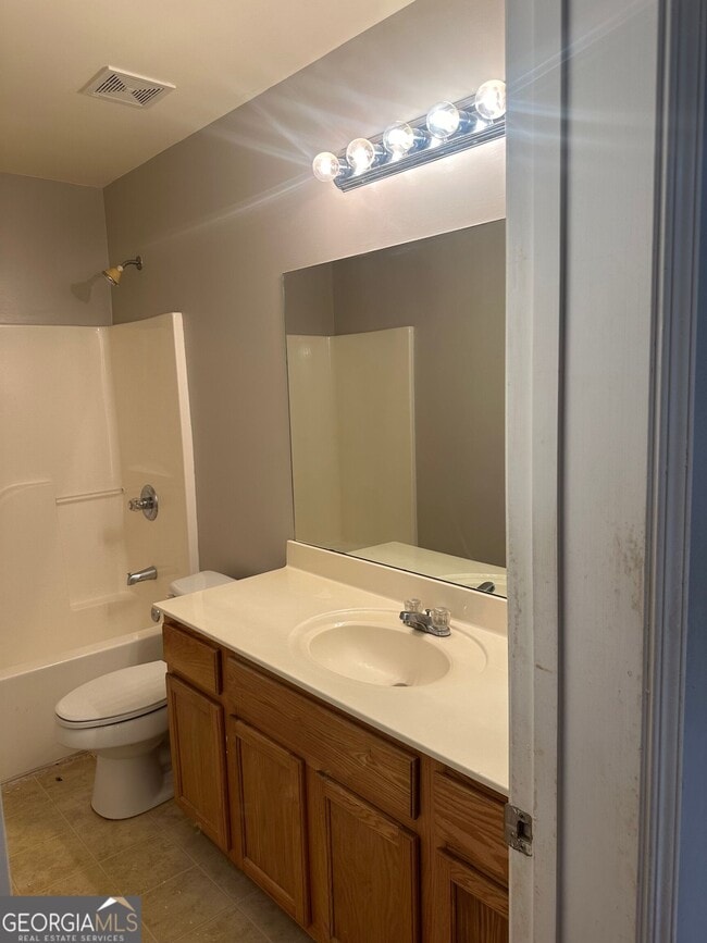 Building Photo - 711 Pine Grove Cir