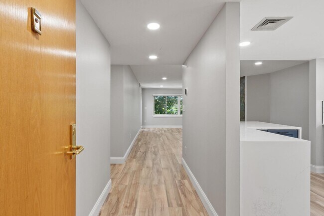 Building Photo - 487 Place Ln