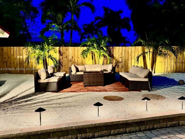 Building Photo - 5250 NE 15th Ave