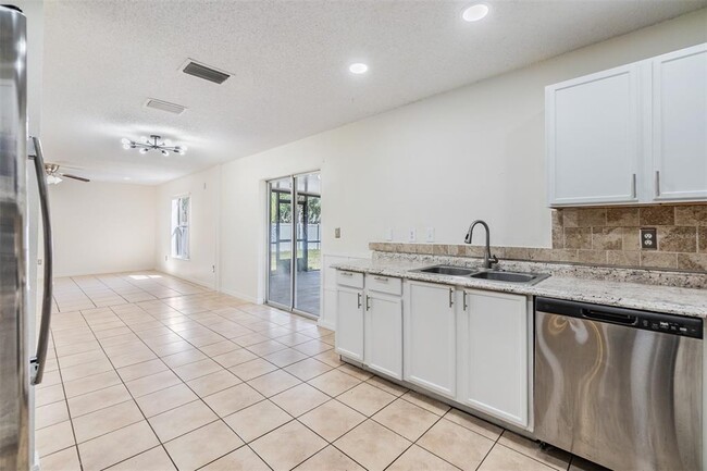 Building Photo - 2118 Ashley Lakes Dr