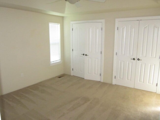 Building Photo - Charming Duplex for Rent