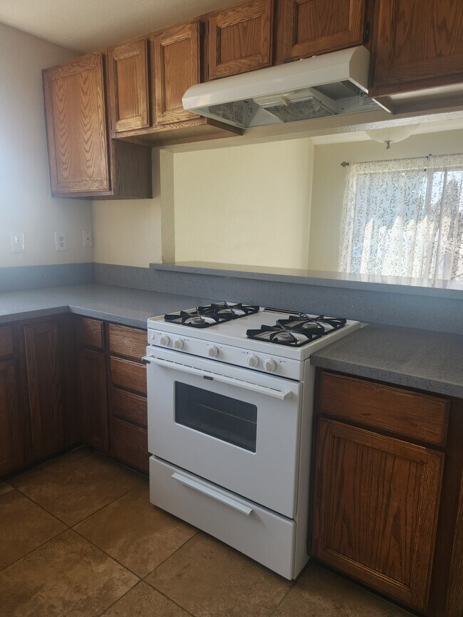 Building Photo - 1208 Roswell Ave