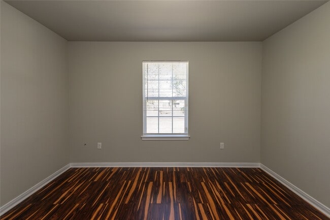 Building Photo - 1834 Roberts Ave