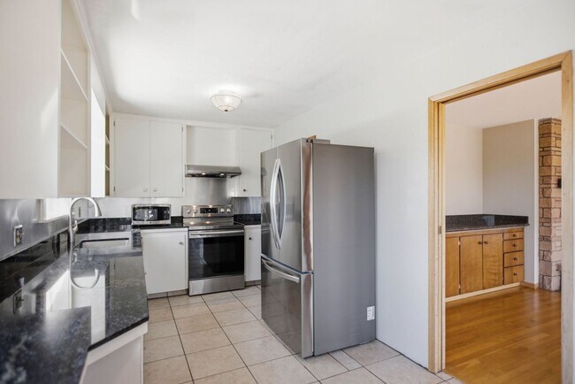 Building Photo - Spacious 4 Bed 2.5 Bath Home with Panoramic Views in Magnolia