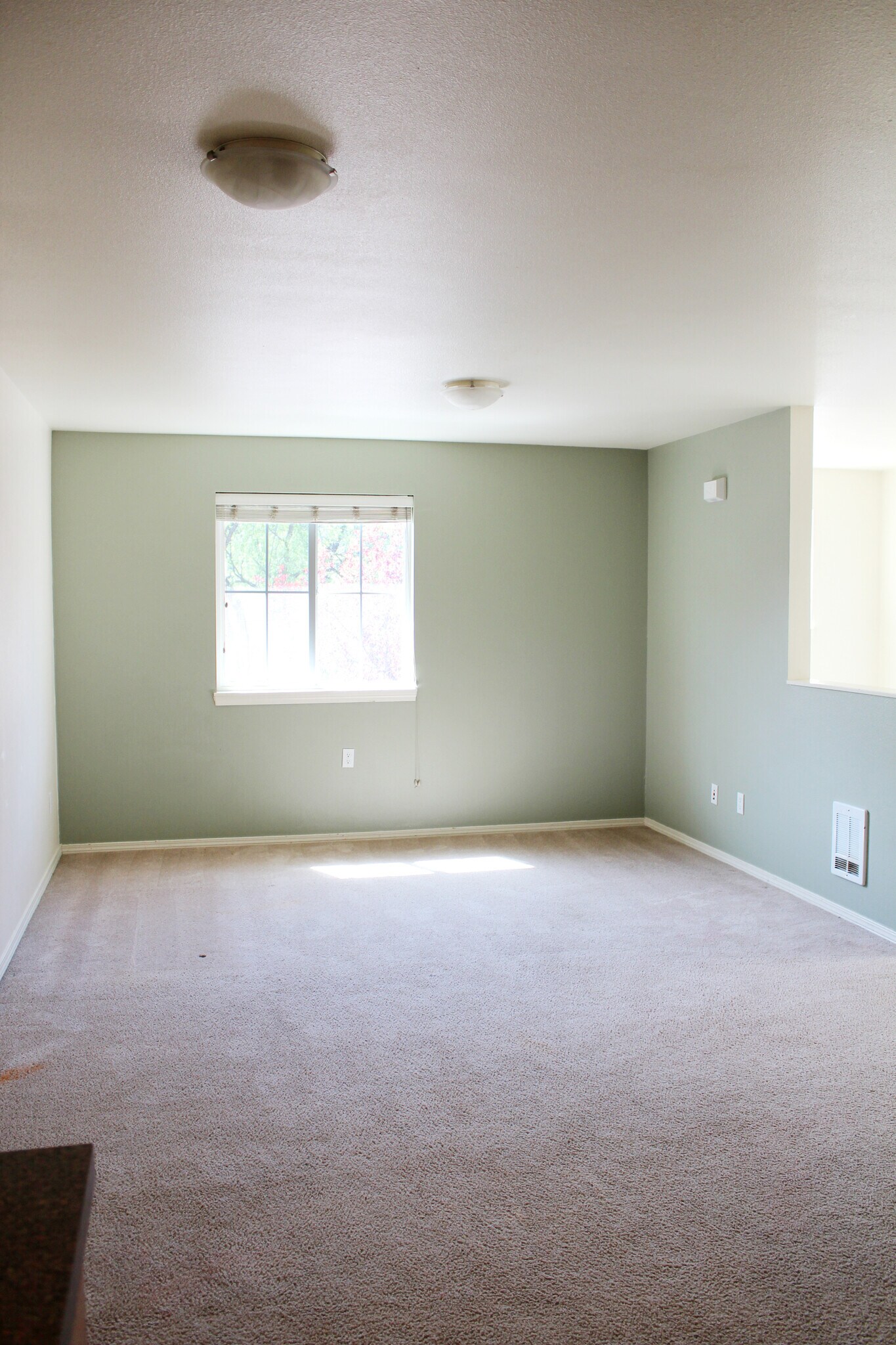 Building Photo - 421 NE Morton St