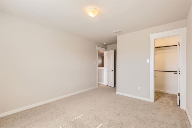 Building Photo - 2412 Lakey Cv