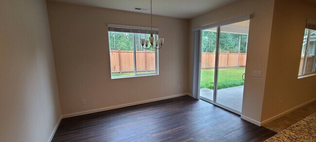 Building Photo - Gorgeous 3- bedroom 2.5 bathroom Port Orch...