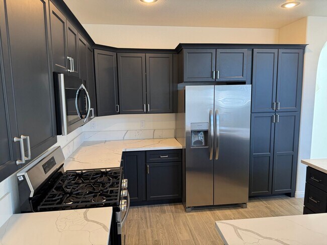 Building Photo - New flooring and kitchen. No neigbors behi...