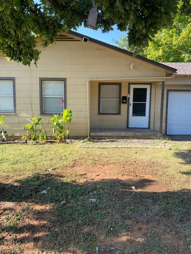 Primary Photo - 212 Slaughter St