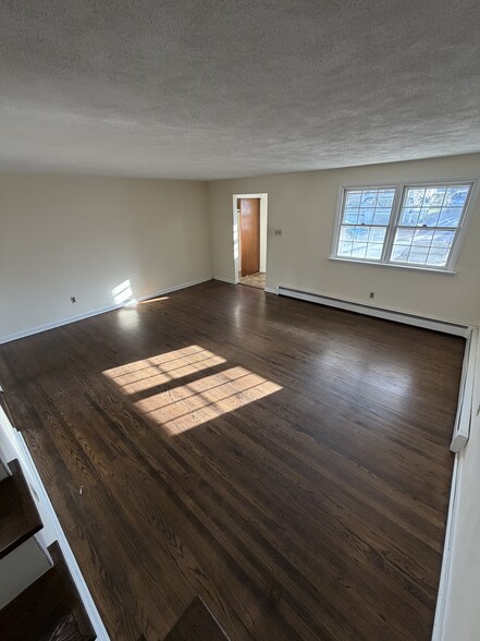 Building Photo - 16 Cherry St