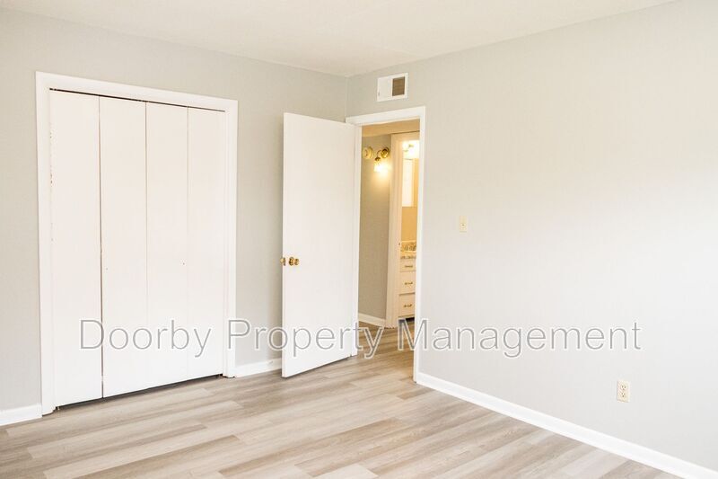 Building Photo - 5038 Cameron Ln