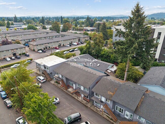 Building Photo - 706 NE 99th Ave