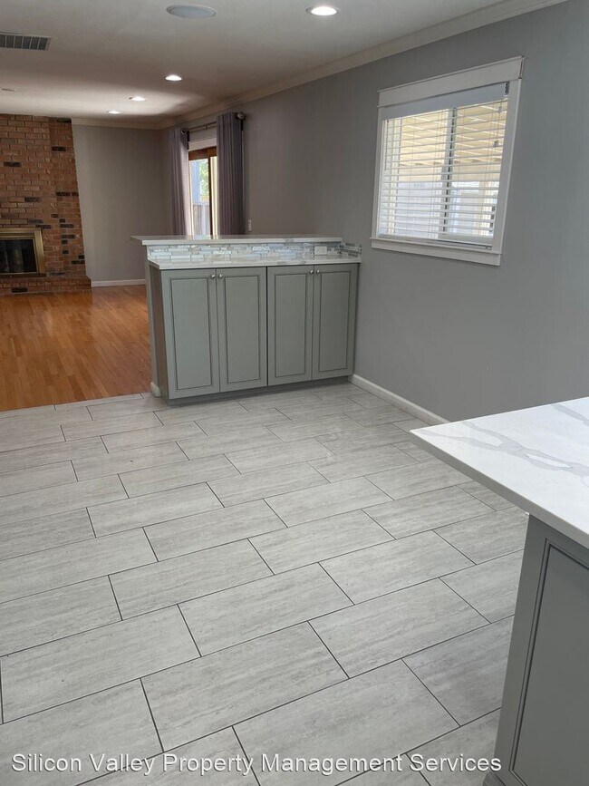 Building Photo - 5 br, 3 bath House - 955 Marlinton Ct
