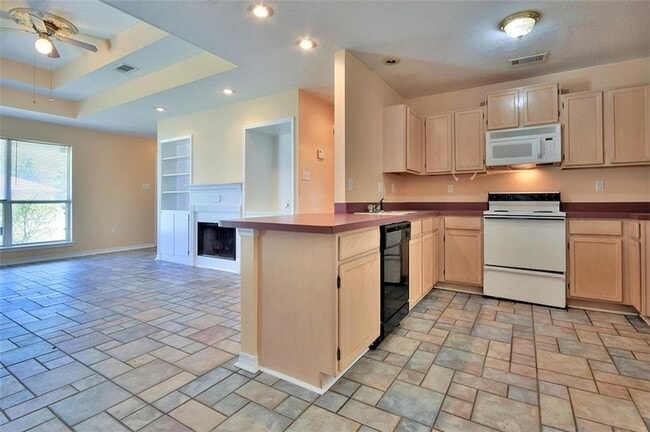 Building Photo - 160 S Cherrywood Ln