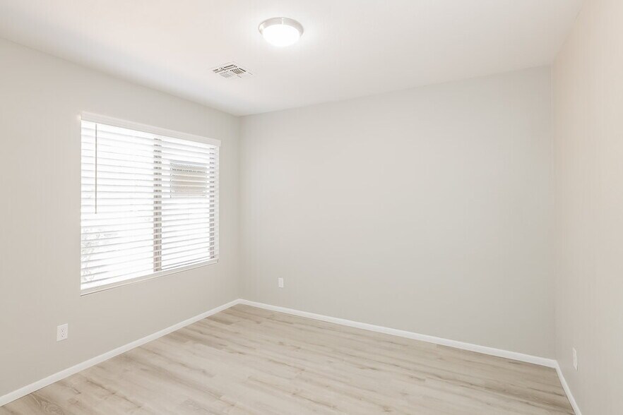 Building Photo - 8751 W Loma Ln