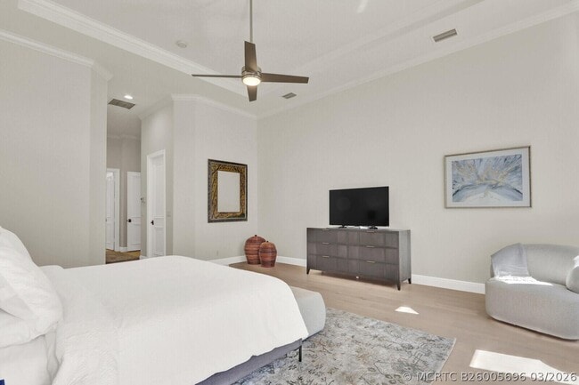 Building Photo - 528 Les Jardin Dr