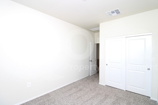 Building Photo - 18577 W Bronco Trl