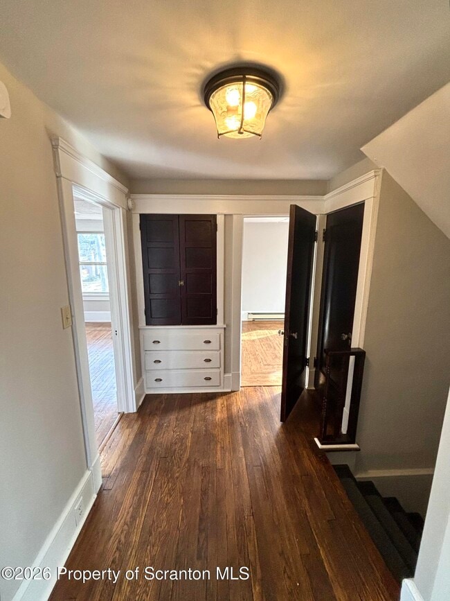 Building Photo - 942 Wyoming Ave