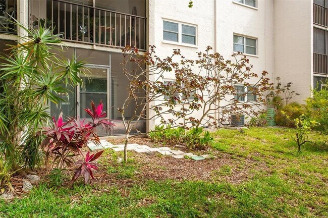 Building Photo - 845 Maple Ct